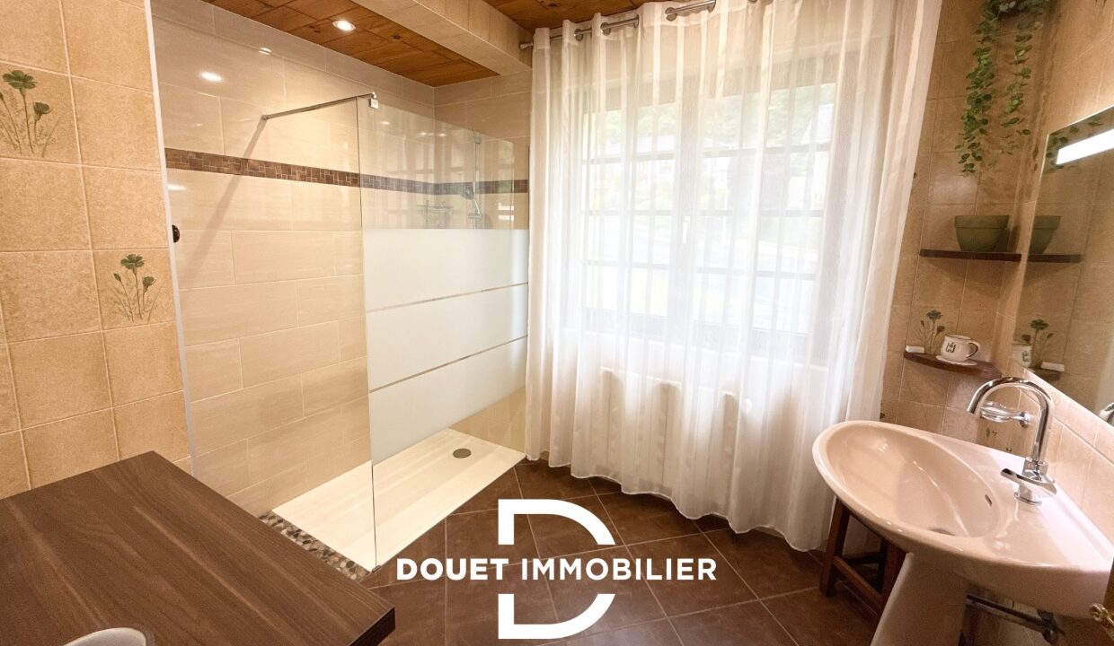 douet-immobilier-maison-9-pieces-bronvaux-01-10
